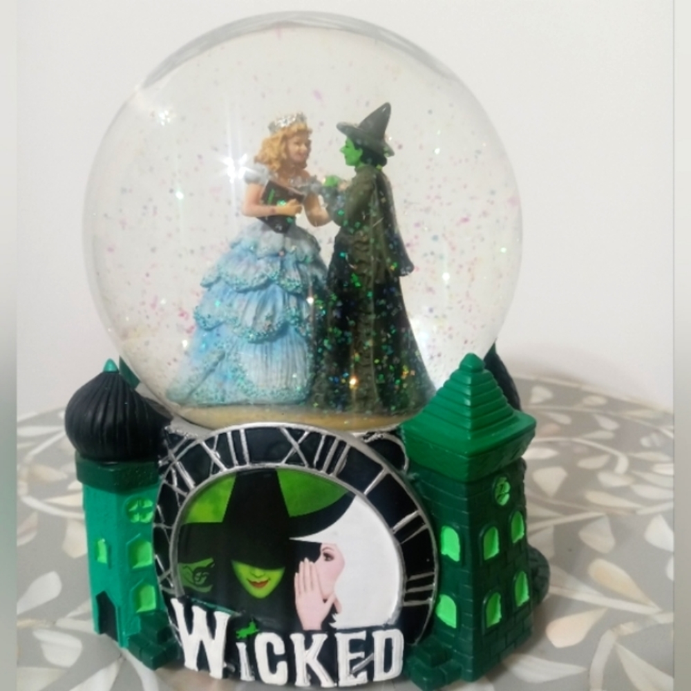 💚 Wicked Broadway Musical Snowglobe Rare Music Glitter Water Witch Snow Globe